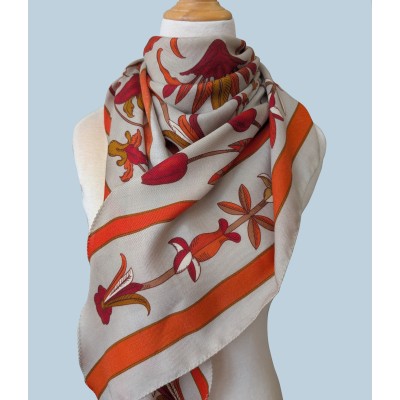 Wool and silk Triangle Intarsio Birds