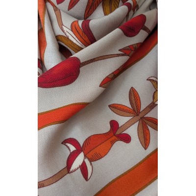 Wool and silk Triangle Intarsio Birds