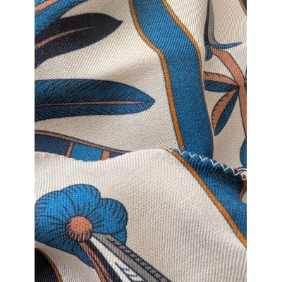 Wool and silk Triangle Intarsio Birds