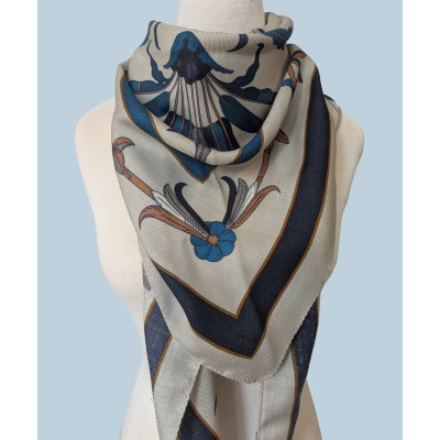 Wool and silk Triangle Intarsio Birds