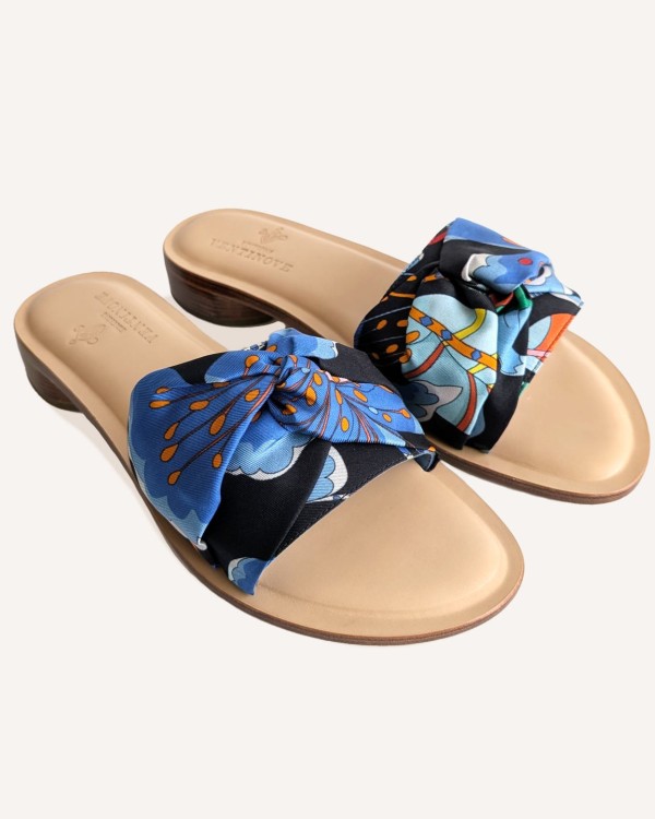 Sandale plate en soie et cuir à porter comme un bijou