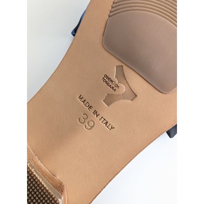 Flat silk and leather sandal Wear your summer sandal like a jewel.