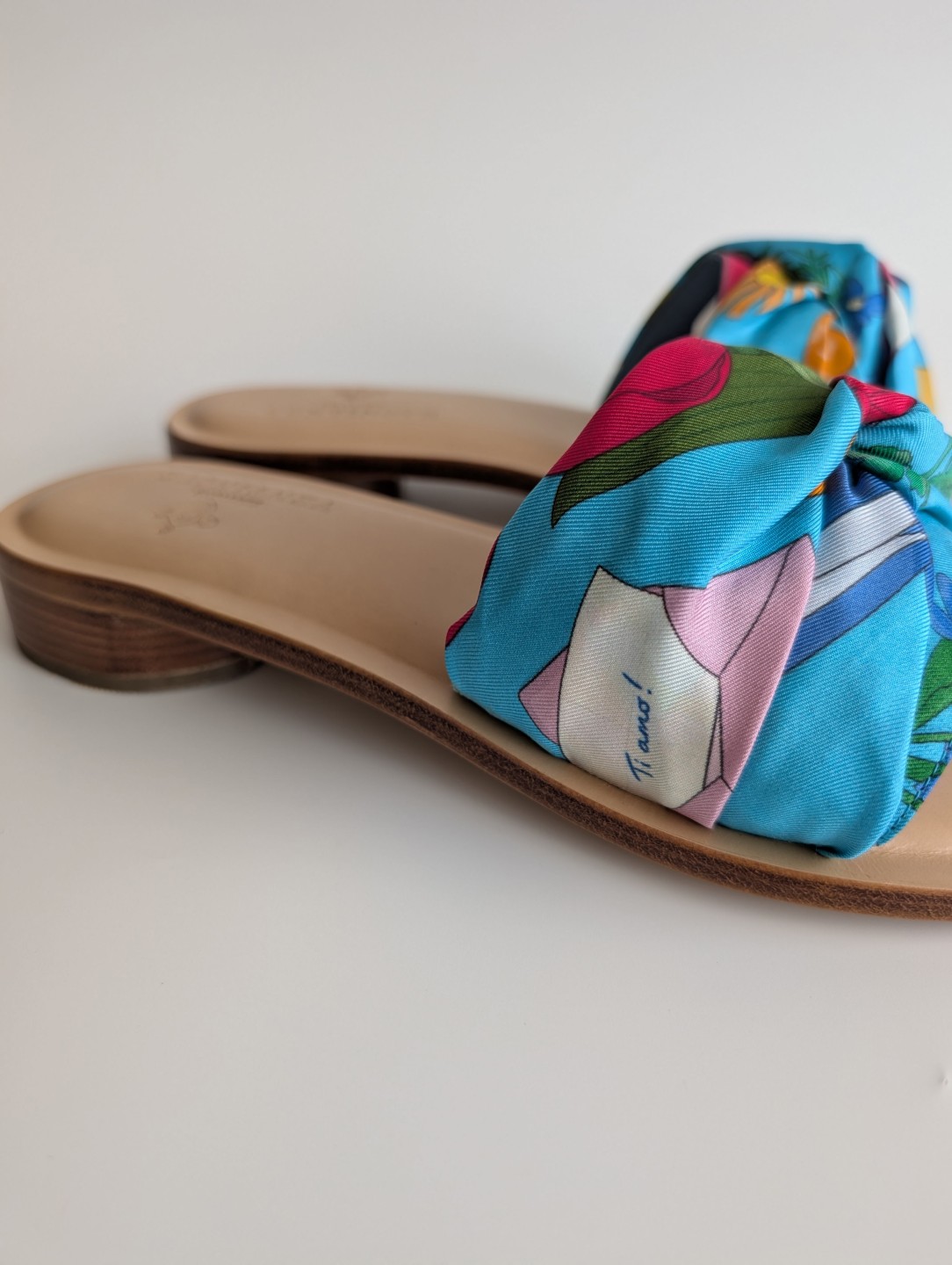 Flat silk and leather sandal Wear your summer sandal like a jewel.