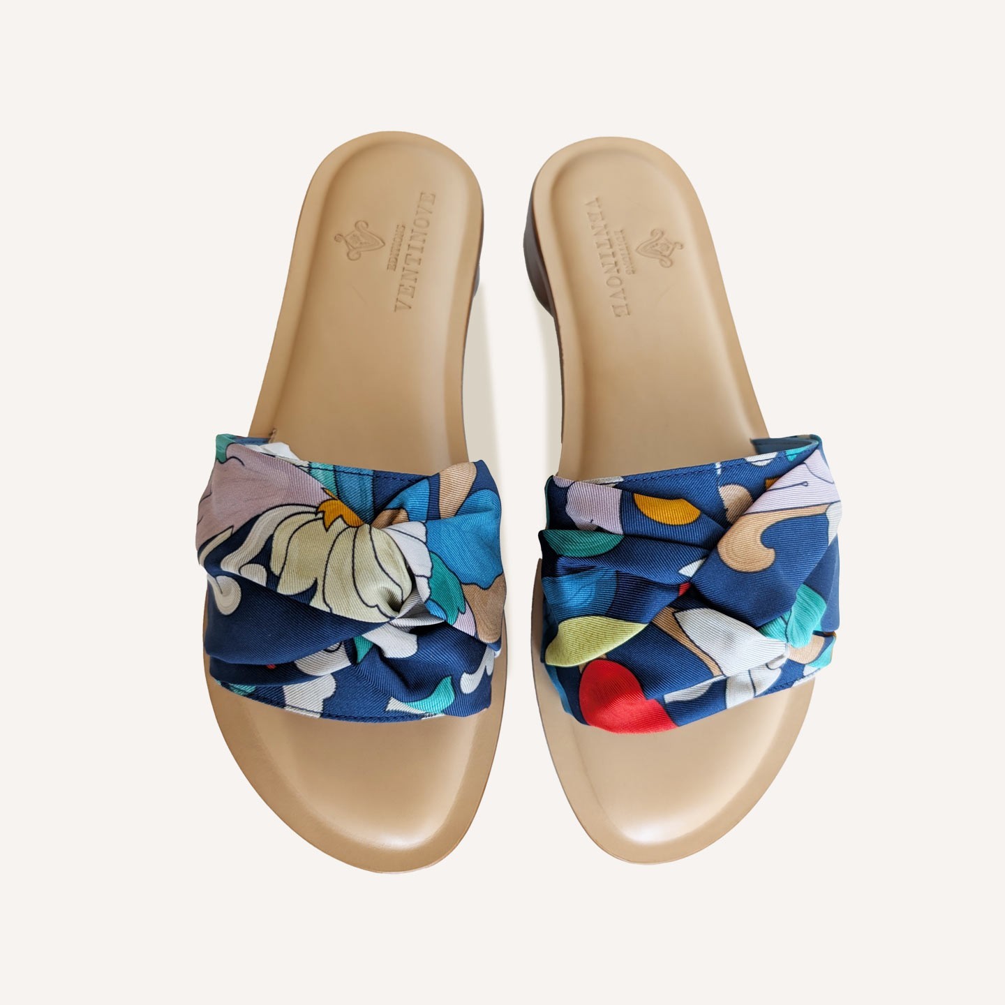 Flat silk and leather sandal Wear your summer sandal like a jewel.