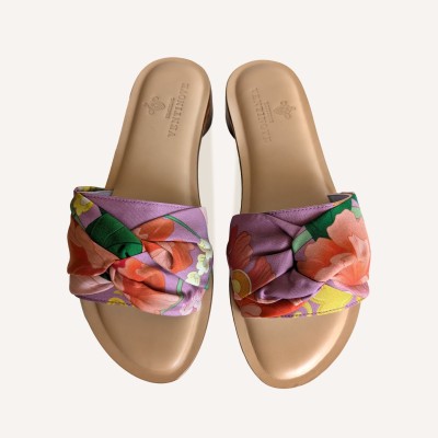 Flat silk and leather sandal Wear your summer sandal like a jewel.