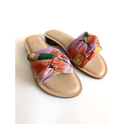 Flat silk and leather sandal Wear your summer sandal like a jewel.
