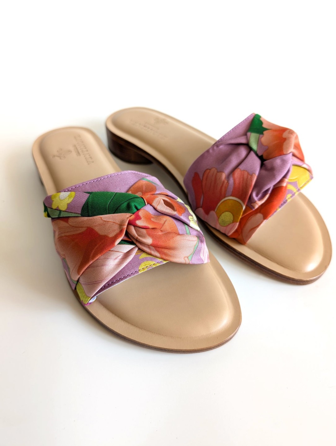 Flat silk and leather sandal Wear your summer sandal like a jewel.