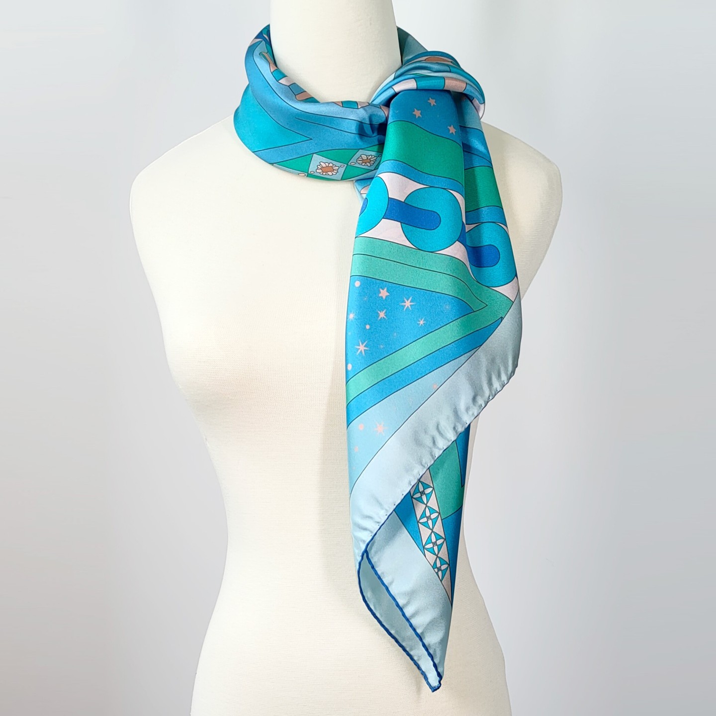 Acquista il foulard di Seta Editions Ventinove 90x90 cm!