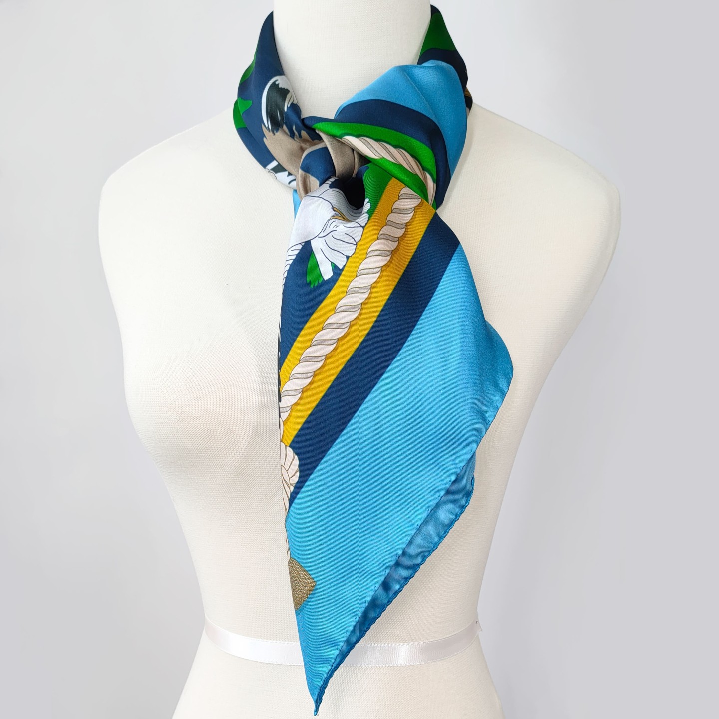 Foulard di seta. Stampa unica e 100% made in Italy