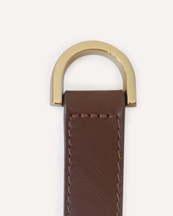 Acquista la cintura in pelle che si chiude con un foulard!