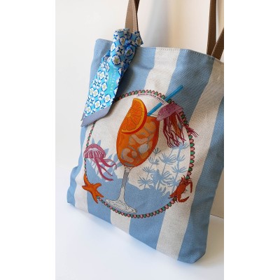 Take your summer style everywhere with our linen tote bag!